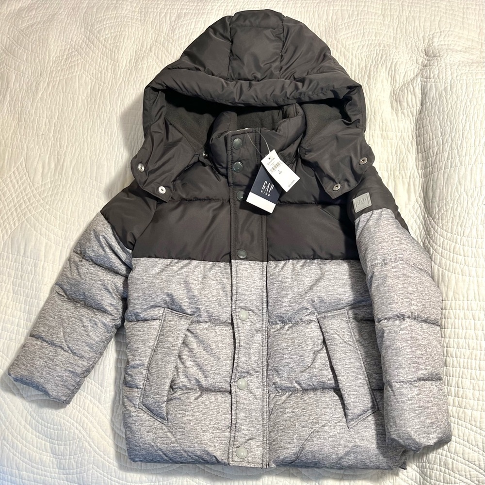 New with tags on- Boys Gap for good puffer jacket in size small
